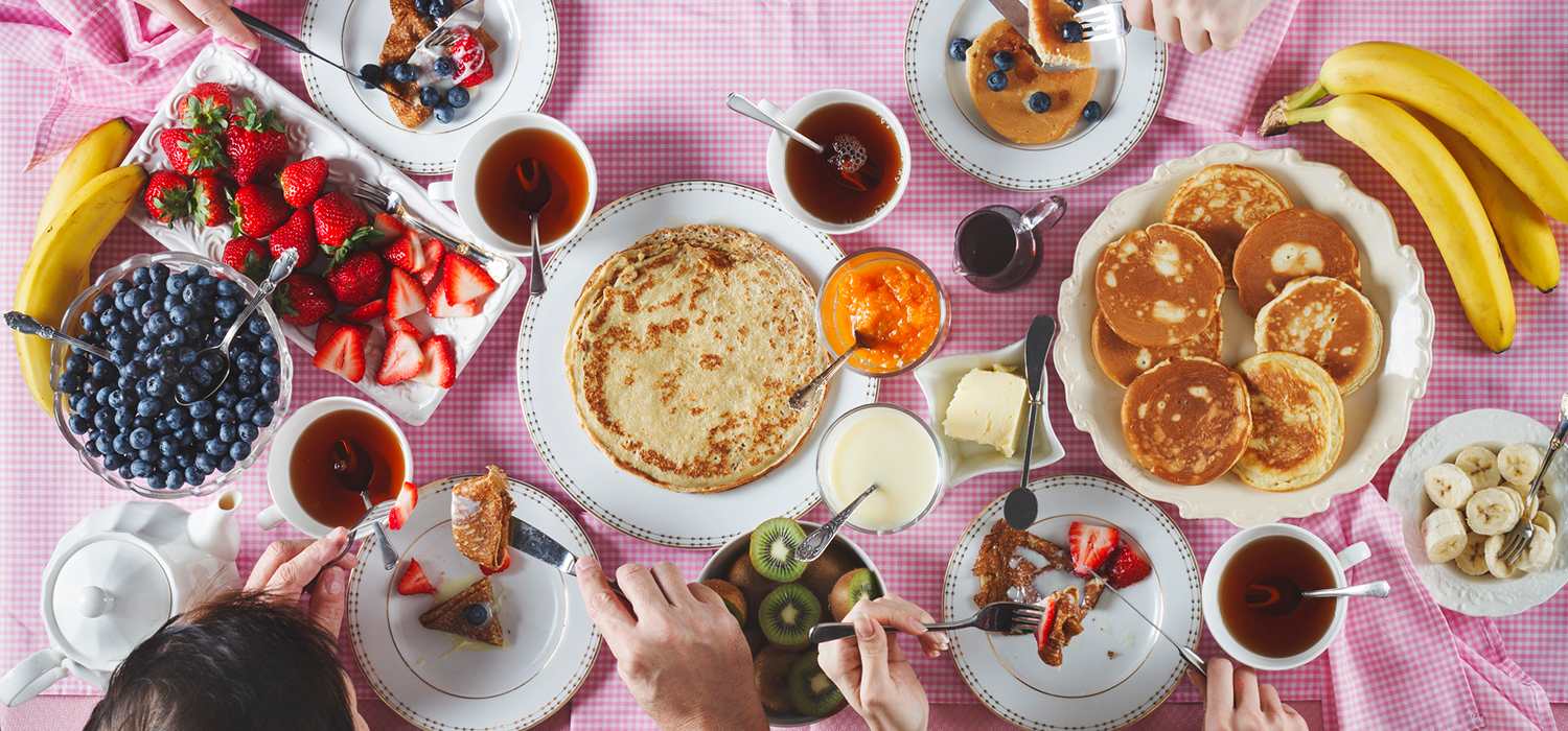 Američka palačinka i crêpe palačinke uz razno voće i punjenja