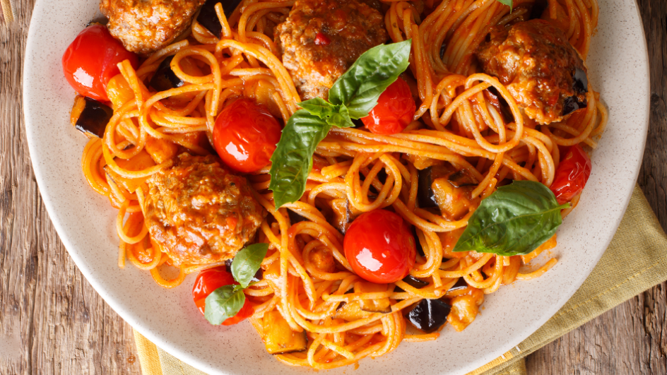 Špageti milanese i domaće okruglice